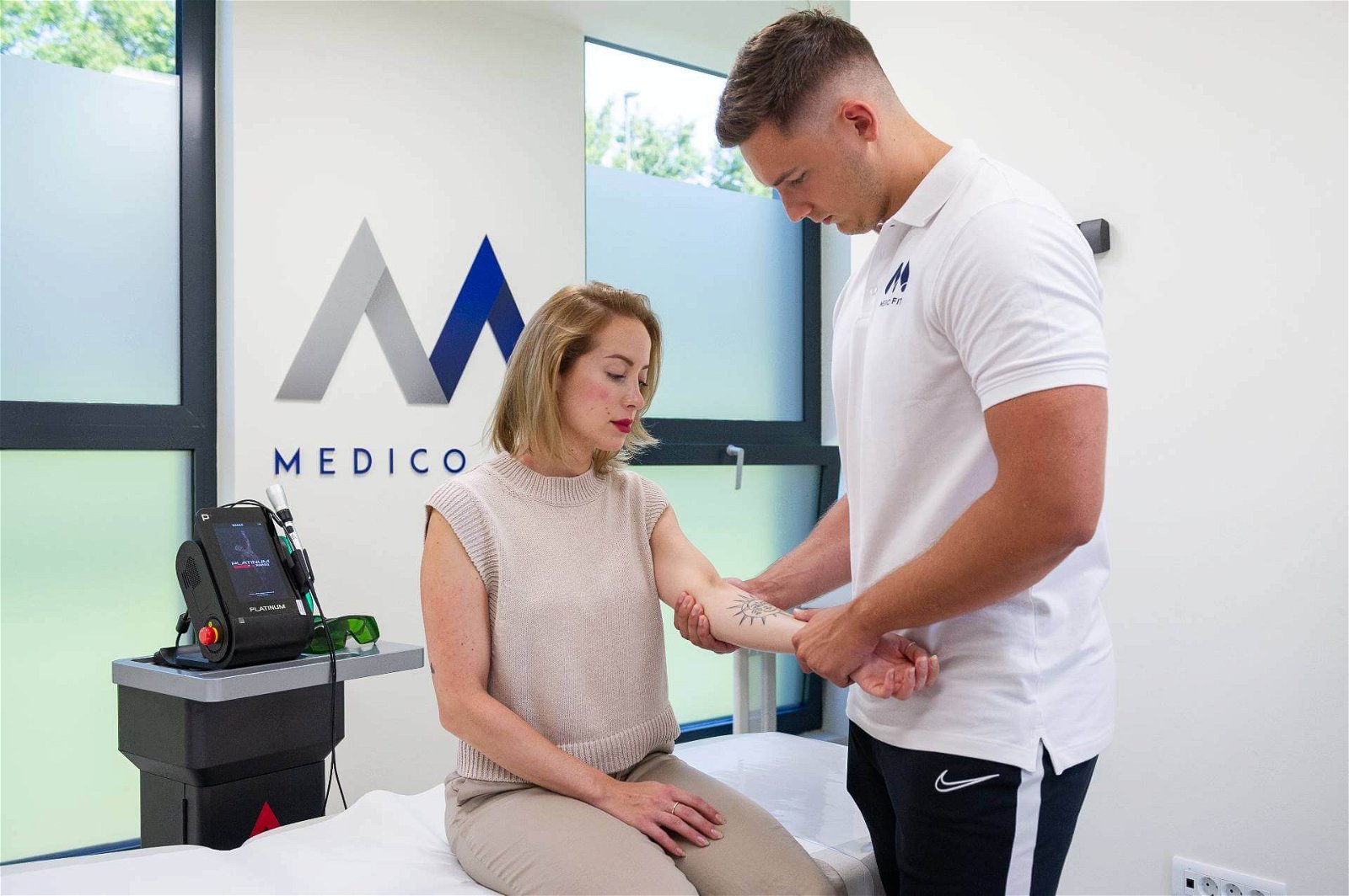 MedicoFit Valgus elbow test