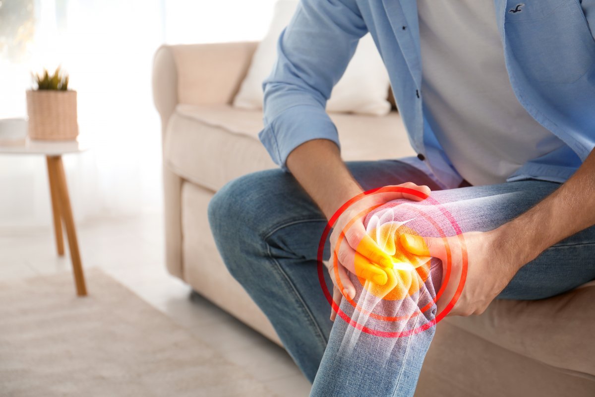 Bolečine v kolenu – možni vzroki in zdravljenje