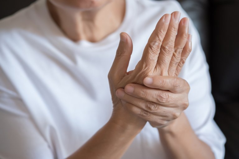 Revmatoidni artritis bolečine v roki