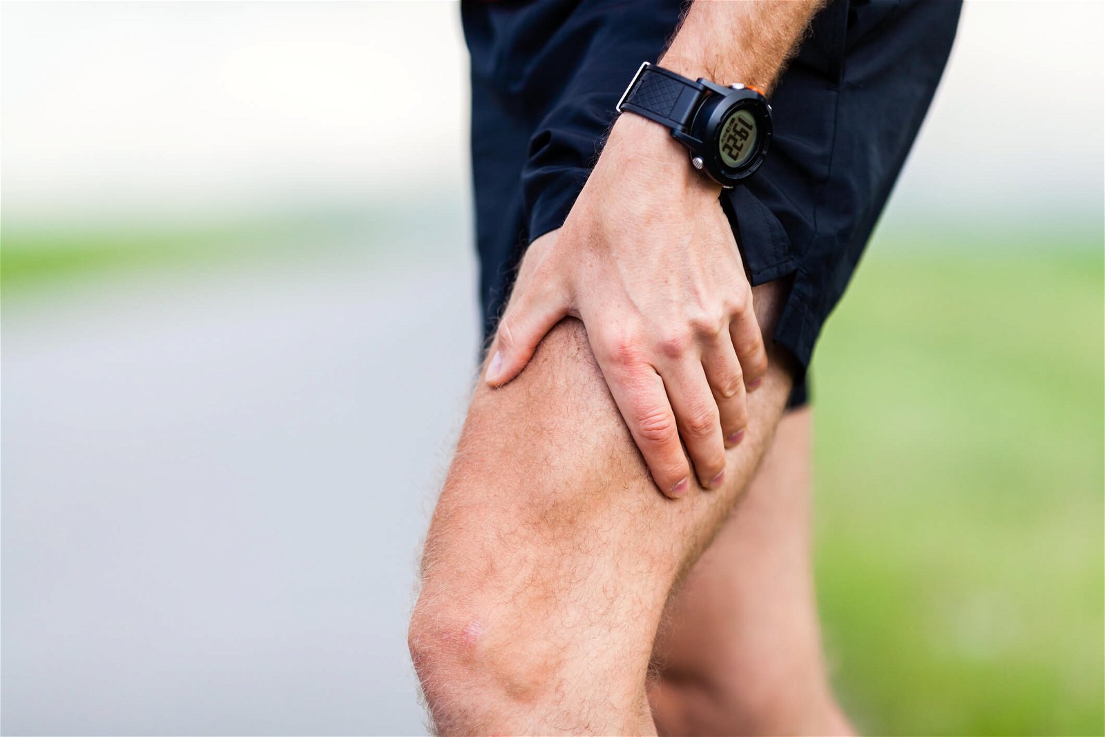 Kaj povzroča pekoče bolečine v nogah?