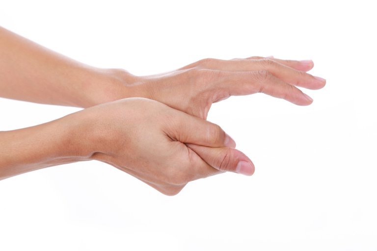 Bolečina v palcu na roki – kaj je lahko narobe?